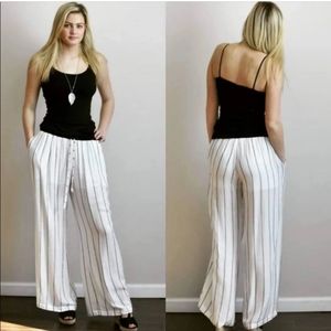 Fashion wild cat women's size medium black & white palazzo pants